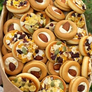 Snacks Chinese Snacks 零食 中国零食 坚果披萨小饼饼干夹心饼干芝士曲奇饼干小网红牛扎零食休闲办公室1.5