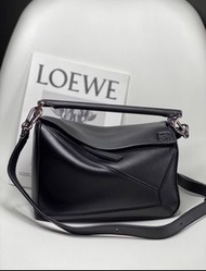 全新Loewe 小號經典牛皮革Puzzle手袋 黑色32230S21-1100 |正版正貨
