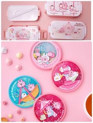 台灣限定🍄Kanahei 粉粉世界遊樂園 快閃店 代購 粉紅兔兔 P助 卡娜赫拉  杯墊 餐盒 飯盒 飯盒 便當盒