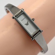 送料無料 GUCCI 1500L Women Bangle Watch Quartz 12mm Silver Square 古董錶 復古手錶 日本直送