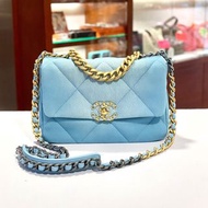全新CHANEL 19 FLAP BAG 淺藍牛仔布金扣 晶片款 #BRAND NEW #香榭站正品