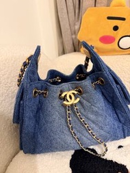Chanel 牛仔拼接金球水桶包