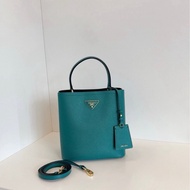 Prada普拉達 Panier Saffiano十字紋牛皮水桶包