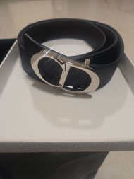Dior CD 扣皮帶