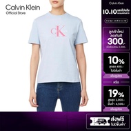 CALVIN KLEIN เสื้อยืดคอกลมแขนสั้นผู้หญิง Monogram Logo ทรง Regular รุ่น 47B865G 24Q - สี Light blue