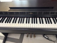 Yamaha ydp163 digital piano with bench