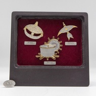 KL Pewter [687] Wau Bulan & Wau Kucing & Rebana Ubi (Gold) | Table Frame