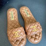 Chanel 23A 菱格澎軟拖鞋