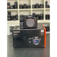 Sony A7R IV : Shot 114786 Former Cover There Is A Box.