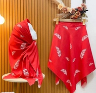 HIJAB SEGI EMPAT VOAL MOTIF BULU MERAH