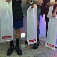 台灣現貨很厚請重複使用！尾貨街拍Supreme購物袋塑膠袋滑板禮品袋包裝  露天市集  全台最大的網路購物市集