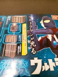 最後清貨絕版初日正版全新未開 鹹蛋超人ULTRAMAN  咸旦超人 發光 扭蛋 吉田和迪加 BANDAI の 場景大樓  只得建築物大樓。每個$80