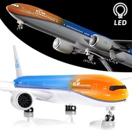 โมเดลเครื่องบินรุ่น Boeing 777-300LR คุณภาพสูงของสายการบิน KLM Royal Dutch Airlines ขนาด 49 ซม. พร้อ