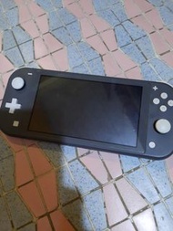 Switch lite 灰色95%新（包兩隻實體game)