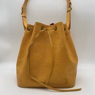 LV 黃色金扣水波紋抽繩水桶肩背包26*27*19.5 98新配件塵袋