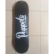 Deck puppets dan bearing scratch skateboard