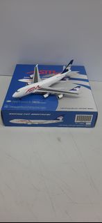 1:400 Astral B747-400 TF-TMM 飛機模型