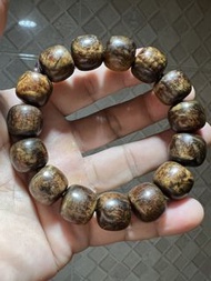 43.5  g  - （沉水料）（重味）（瘤疤水波）（貢木沉香 Thymelaeaceae Gonystylus)  - 印尼產區  （15 x 16) 老形珠