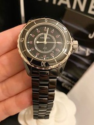 合法登記 保證真品‼️附購證、保固❤️特殊款 33mm紅寶石 9成新 Chanel 香奈兒 J12 黑色 陶瓷錶