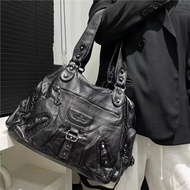 แฟชั่น Y2K ผู้หญิงรถจักรยานยนต์ล้างกระเป๋าสะพายด้อยความจุขนาดใหญ่กระเป๋าสะพายข้างหลายกระเป๋าผ้าลินิน