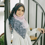 Scarf B Exusive Elva
