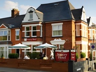 雷瓦多酒店 (Revado Hotel)