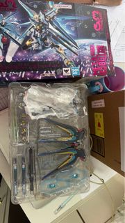 萬代 MG 初音突擊自由高達