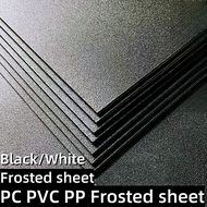 แผ่นพลาสติก PP ฝ้าสีดำพีวีซีผิวด้านเคลือบสีขาวฟิล์มพลาสติกสีดำแผ่น ABS หยาบประกันคุณภาพจากโรงงานโดยต