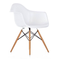 Curvy Eames Chair