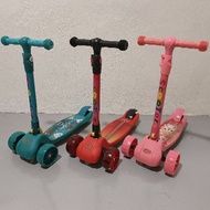 【Ready Stock】Scooter for Kids Foldable and Adjustable Skuter Kids with LED Light Wheels Scooter Kid 