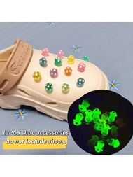 13入組樹脂3D夜光蘑菇形狀DIY鞋配件，適用於涼鞋和花園鞋（非完全插入式裝飾扣，請參考詳細拼圖圖片）