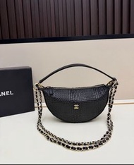 全新靚貨CHANEL  香奈兒半月形編織皮革單肩包 單肩斜挎包 女款 💡 包裝齊全，原裝禮盒+防塵袋
