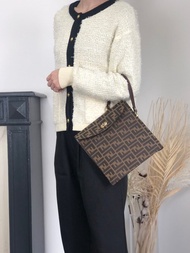 【VintageShop solo 日本直送中古包專賣店】FENDI 芬迪 經典 FF 壓花 拼接 手提包 棕色 扭鎖 緹花 單柄 復古 5pdvzg