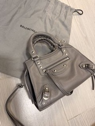 Balenciaga 灰色機車包