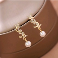 Earring.6395 (พร้อมส่ง) ต่างหูตัวอักษรเรียงห้อยมุก เหมาะกับคนแแพ้ง่าย