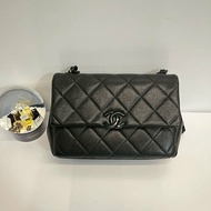 Chanel So Black 口蓋包