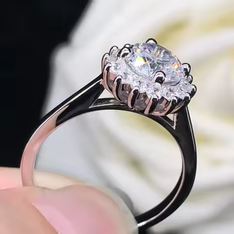 AU750 Sparkly 1Ct Round Cut 6.5mm D-Color VVS1 Moissanite Diamond Ring 18K White Gold Engagement Rin