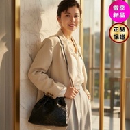 🌺2026春夏新品特價上市🌺Bottega Veneta 796728 編織小牛皮抽繩福袋包 黑色