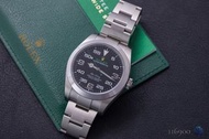 🟢極新已停產 ROLEX Air-King/ 頂級天文台認證機芯✅️- 116900🔥
二手中古 ROLEX 勞力士 Air-King 116900
-黃色五爪皇冠/ 綠色勞力士字樣
-3 6 9金屬