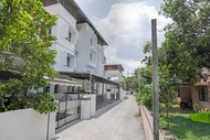 greenvilla garden 1room in a 3bhk apartment 25657