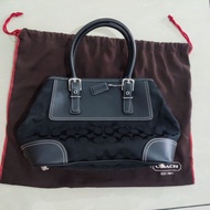 COACH 100% HANDBAG (95% LIKE NEW)