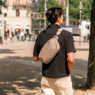 Pacsafe V 五大專利防盜 防盜探險斜肩包 腰包 4L 卡其色#60141