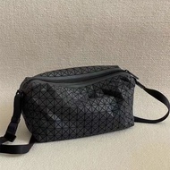 Issey Miyake ญี่ปุ่น2024ของแท้กระเป๋ากล้อง Miyagenineke Kuro ของแท้กระเป๋าสี่เหลี่ยมเล็กๆเท่สุดๆผู้ช