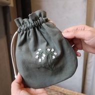 鈴蘭手刺繡束口袋/收納袋