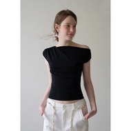 Eggka off-the-shoulder t-shirt