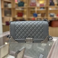 Chanel Boy Chanel 手袋 灰色