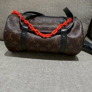LV 橘鏈圓筒包（2019春夏男系）