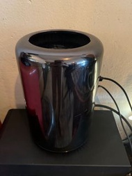 Mac Pro (2013 年末)黑色垃圾桶