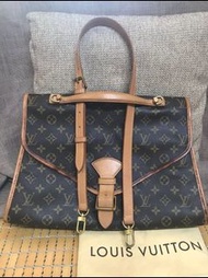 135❤️ LV  M51120真品 正品 老花 字紋 梯形 掀蓋 公事包 手提包 絕版古董 郵差包 斜背包 肩背包 附原廠背帶 專櫃已復刻