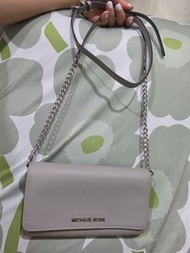 Michael Kors 灰色鏈條銀包